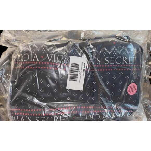 New Victoria's Secret Cozy Sherpa Throw Blanket Black Red Snowflakes Holiday Sof - Picture 3 of 5